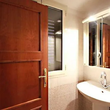 Ota Trevi Foutain Hotel *